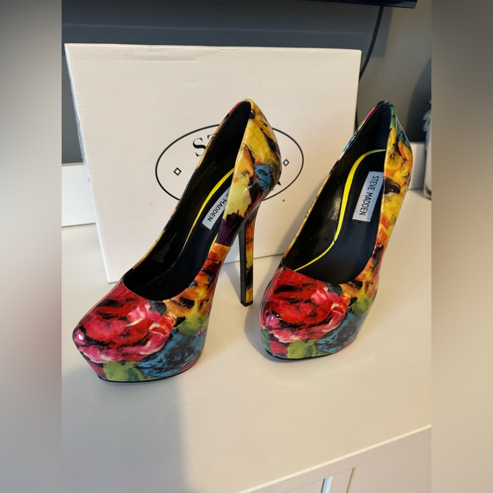 STEVE MADDEN/BRIGHT FLORAL/SZ.5.5M/PLATFORM/HIGH HEELS/POP/ART.